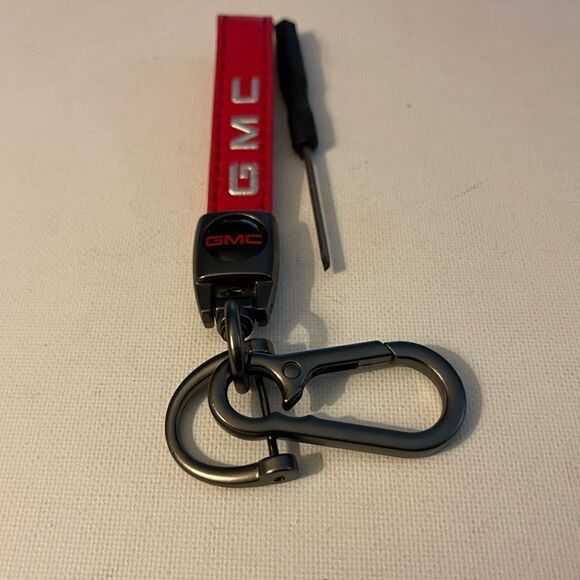 GMC key fob Keychain in Red leather NWT - Picture 3 of 4
